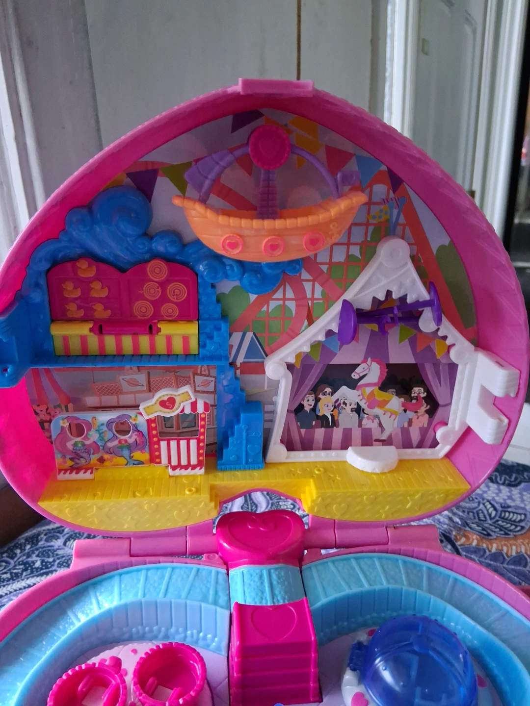 Polly Pocket Heart Backpack Playset - photo 5