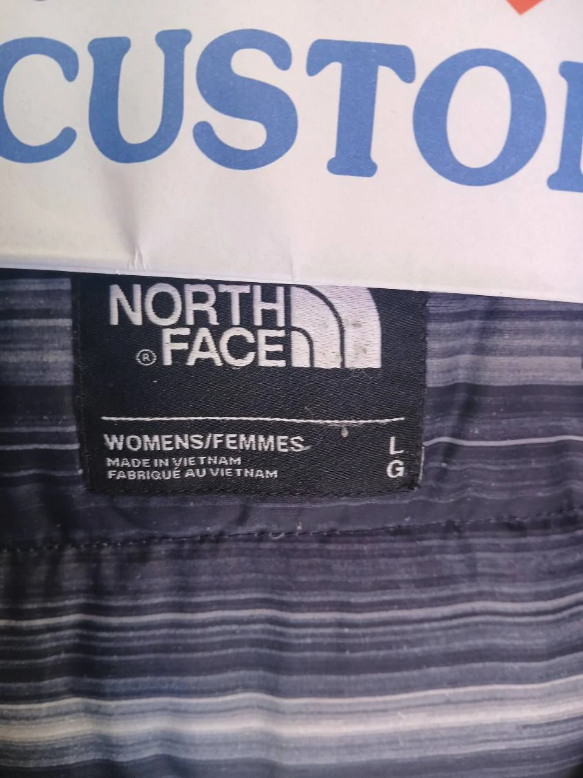 Women's black North face coat size large - photo 2