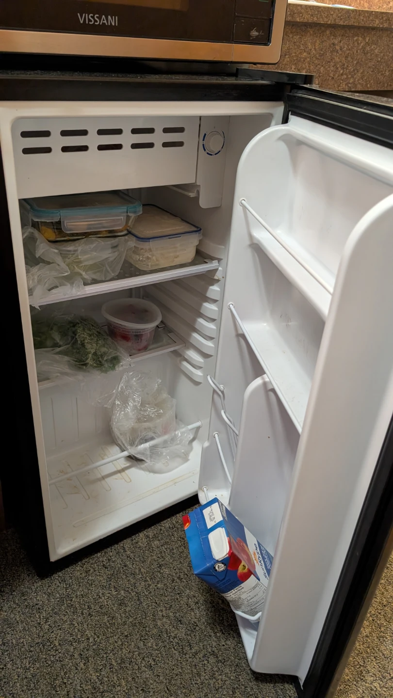 RCA Mini Fridge - photo 4