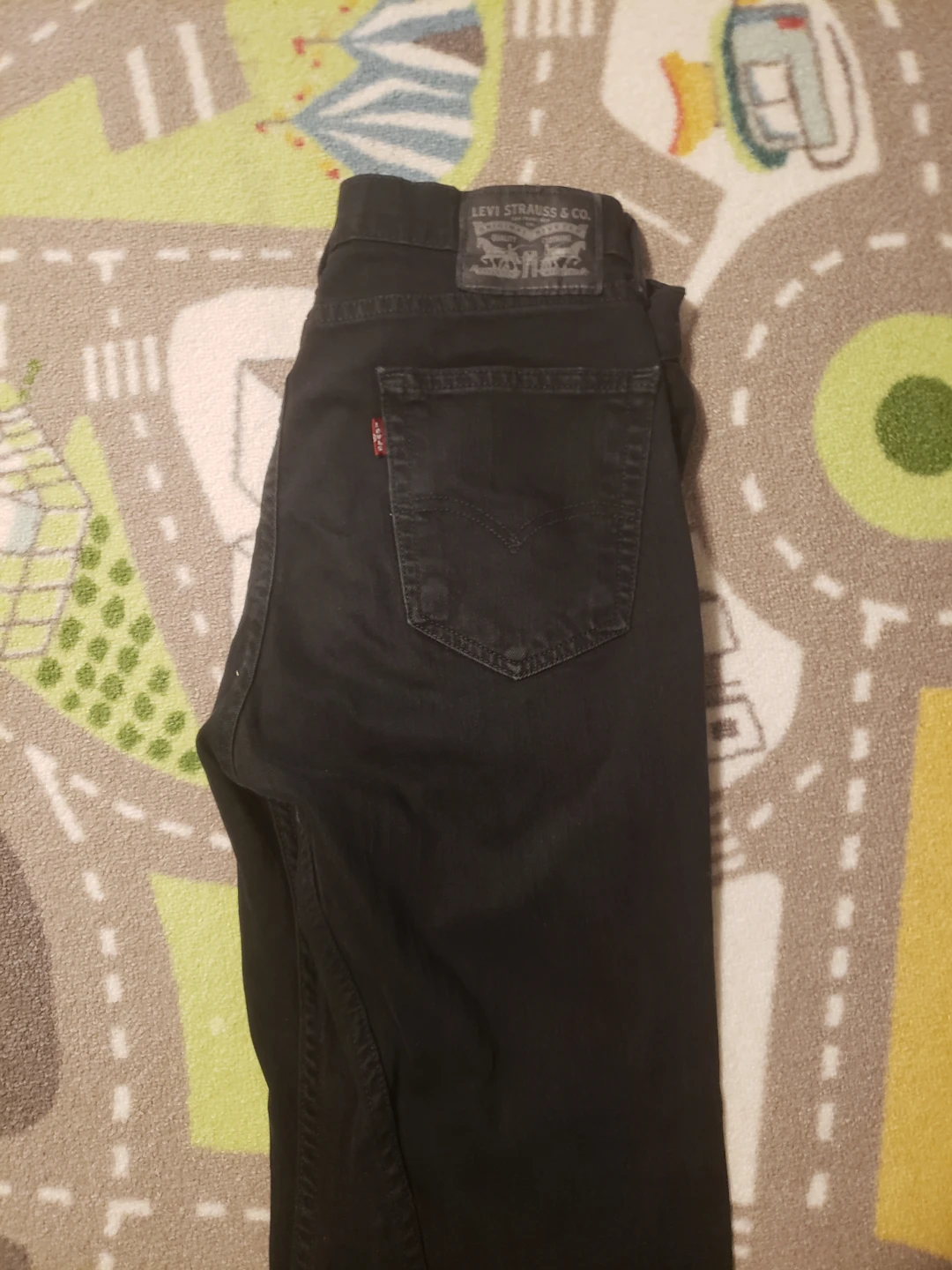 2 black jeans (American eagle & Levis)