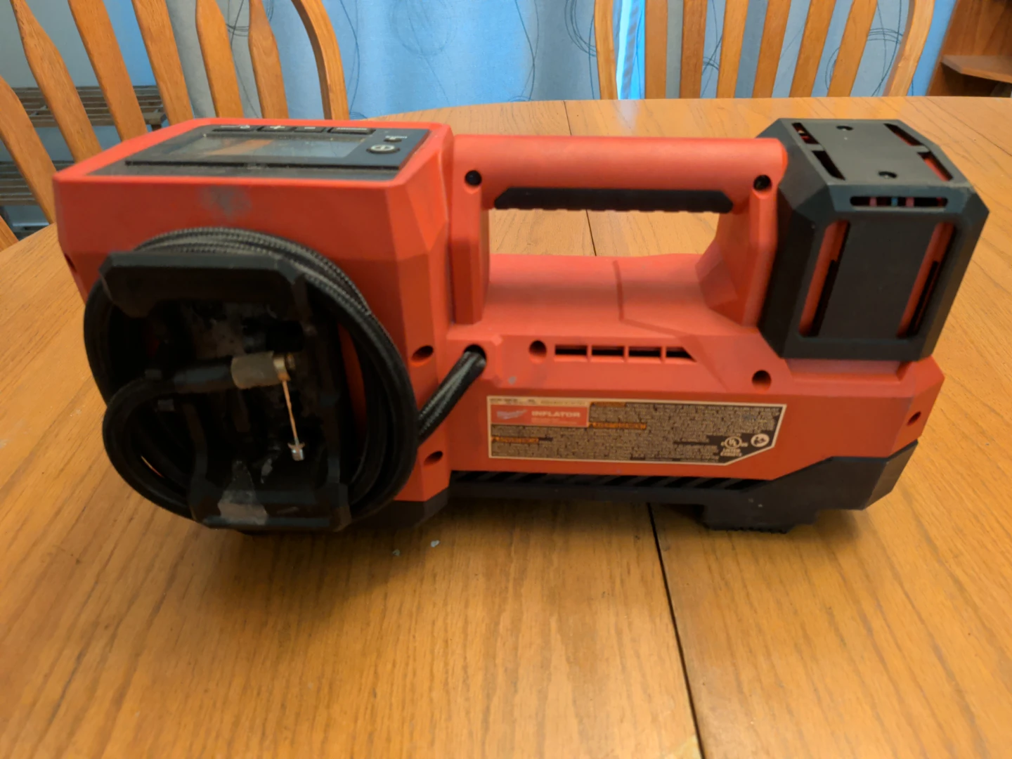 Milwaukee M18 Cordless Inflator - photo 2