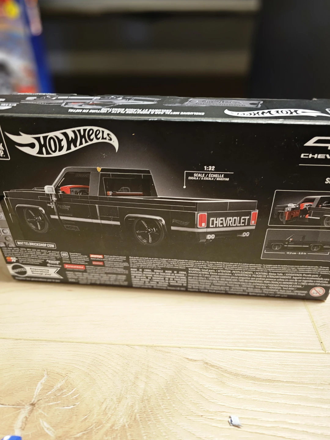 Hot Wheels 83 Chevy Silverado Building Set