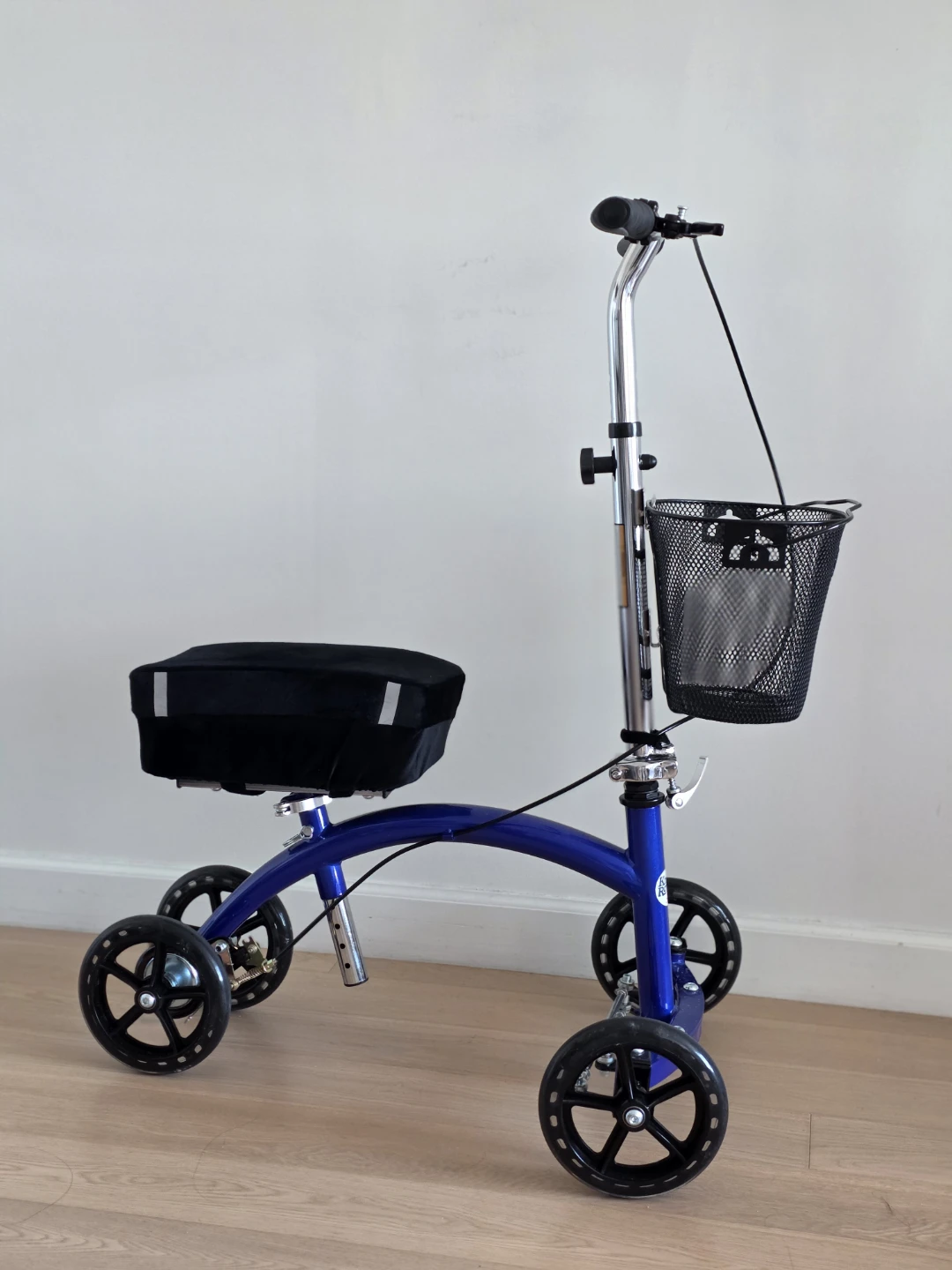 KneeRover Steerable Knee Scooter - photo 2