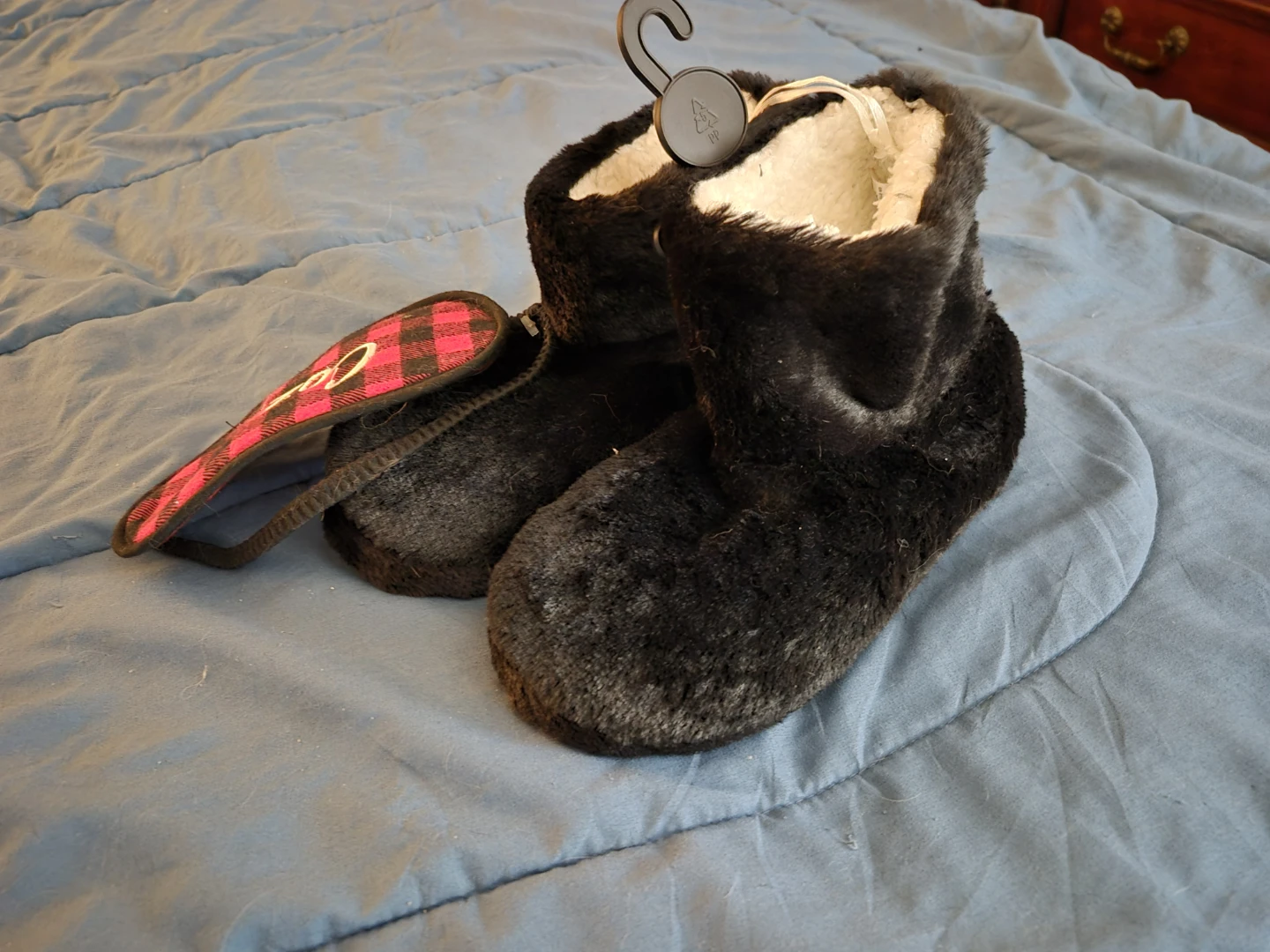 Ardene Black Faux Fur Slippers and Sleep Mask Set - photo 2