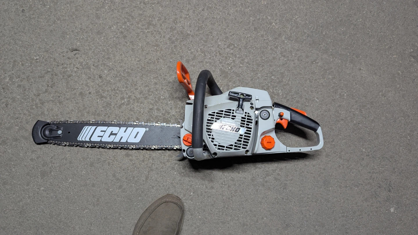Chainsaw - photo 2