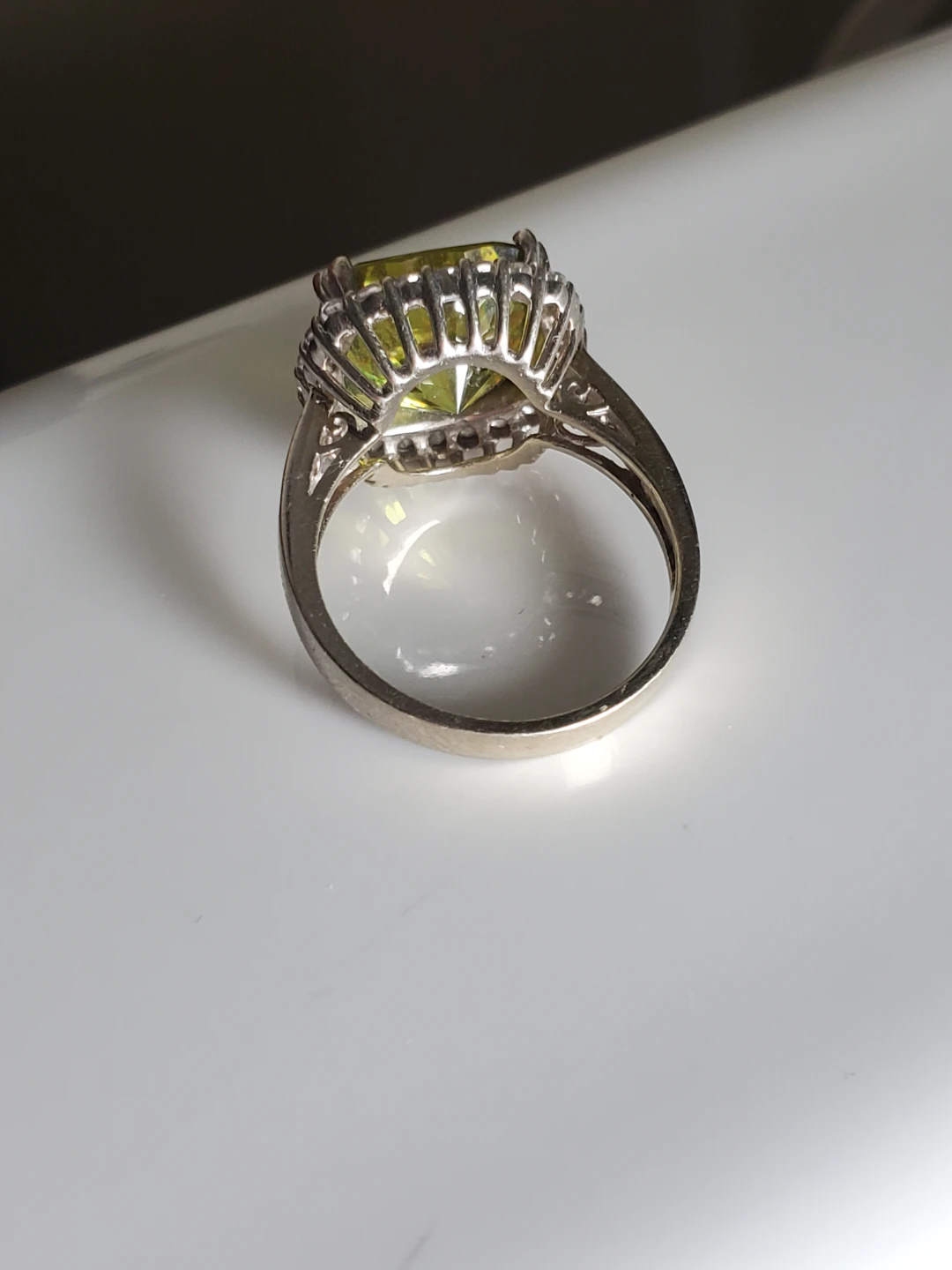 Large cushion cut peridot-style ring size 7 - photo 4