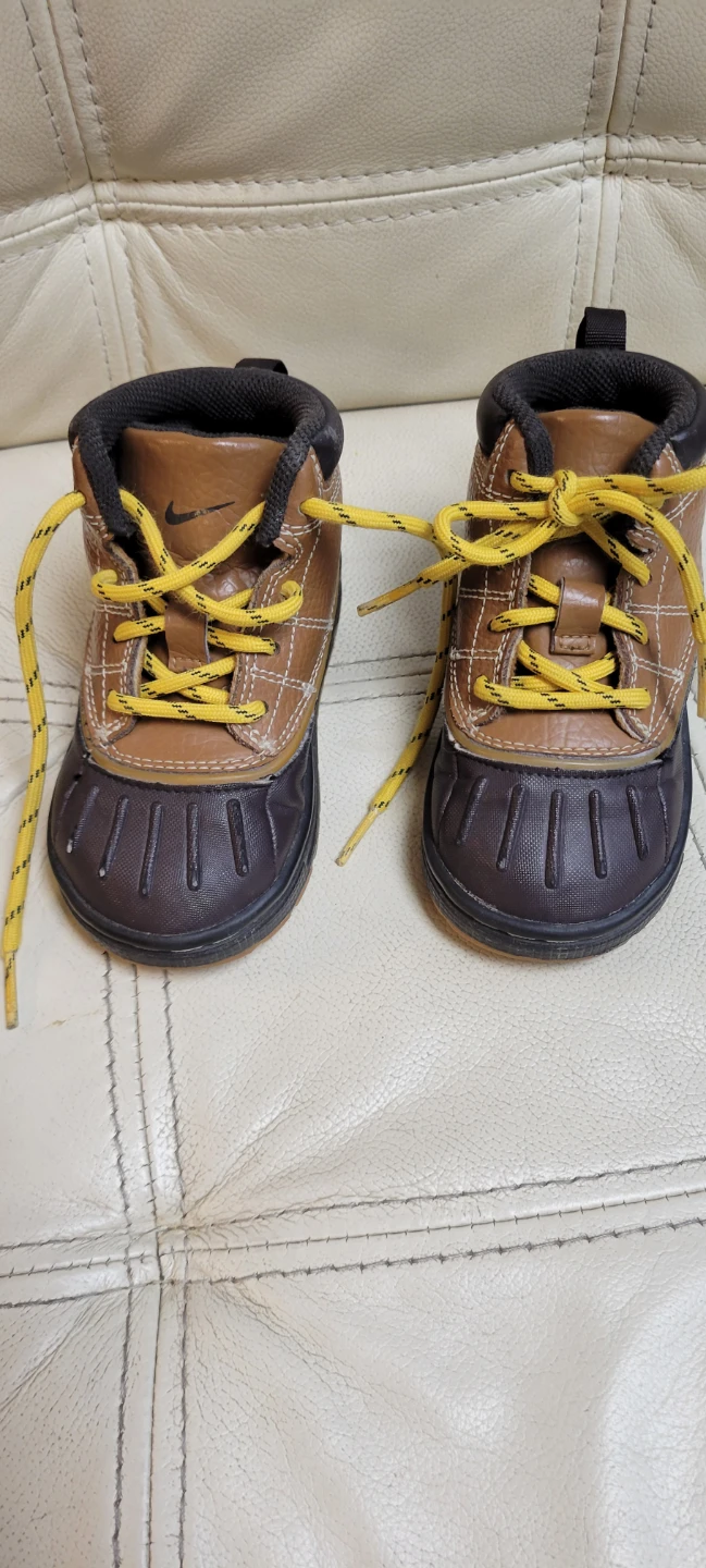 Nike Toddler hiker Boots Brown/Yellow sz 7
