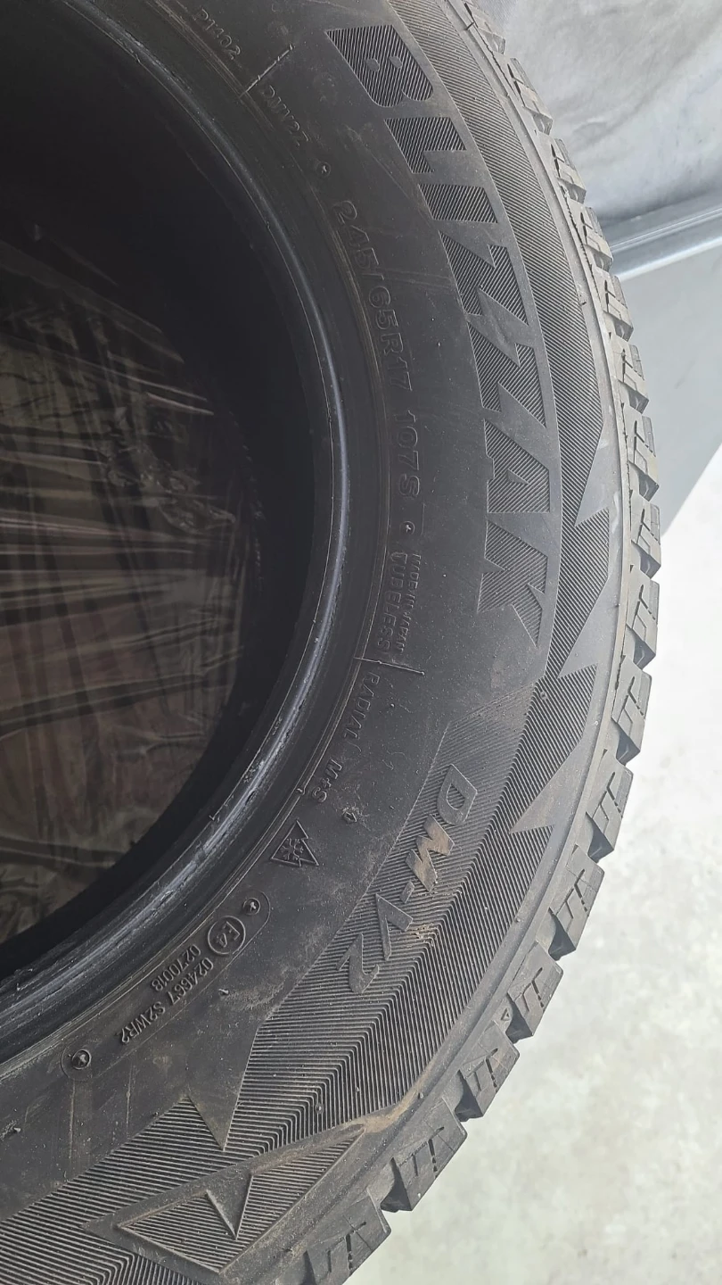 Bridgestone Blizzak DM-V2 245/65R17 Winter Tires - photo 3