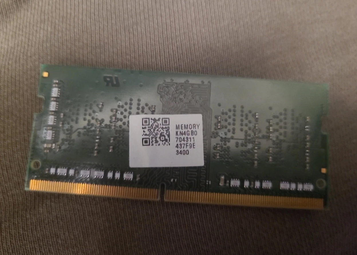One Kingston 4GB DDR4 2666MHz SODIMM Laptop RAM - photo 2