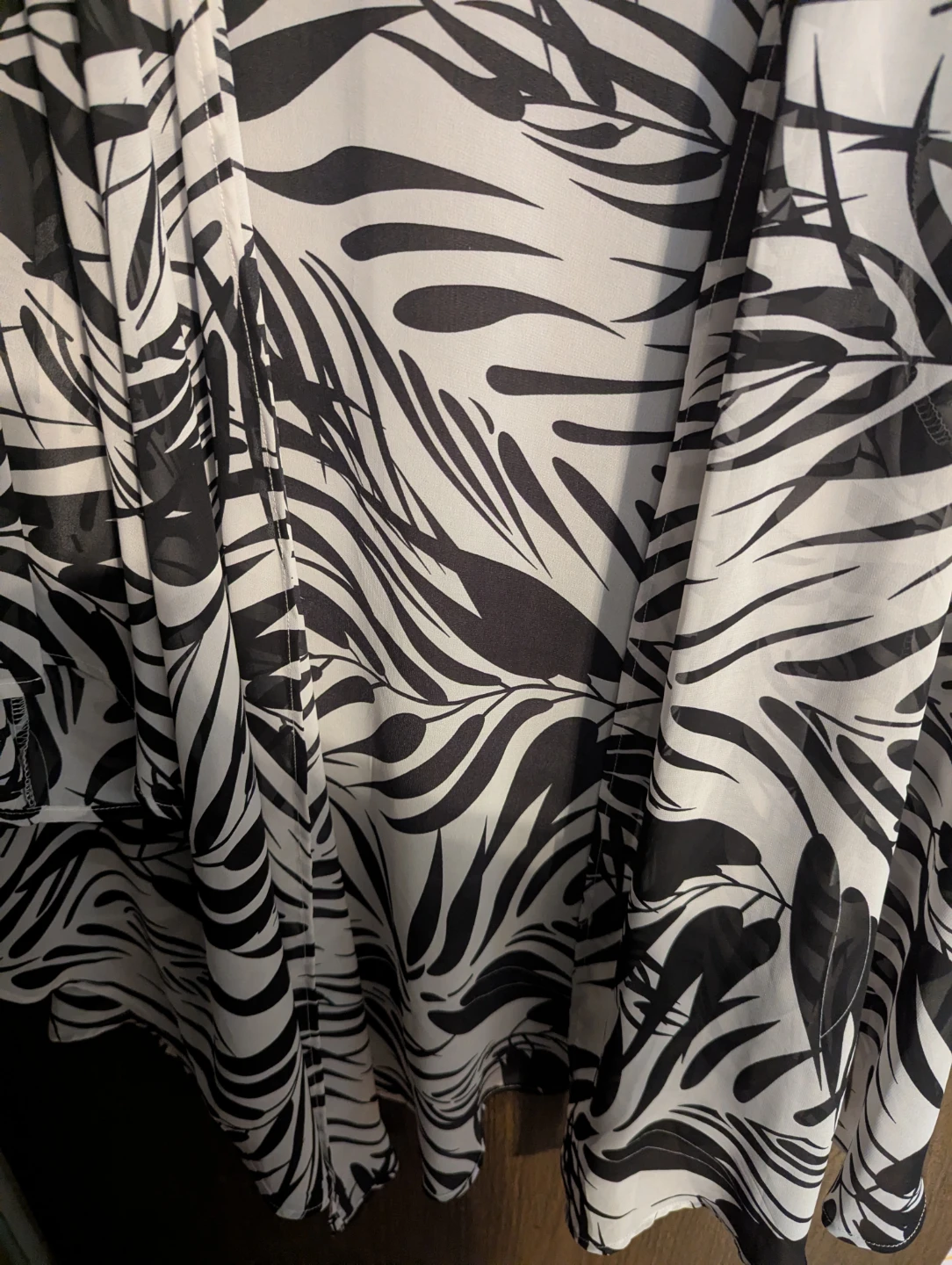 Avenue Black and White Leaf Print Kimono - photo 2