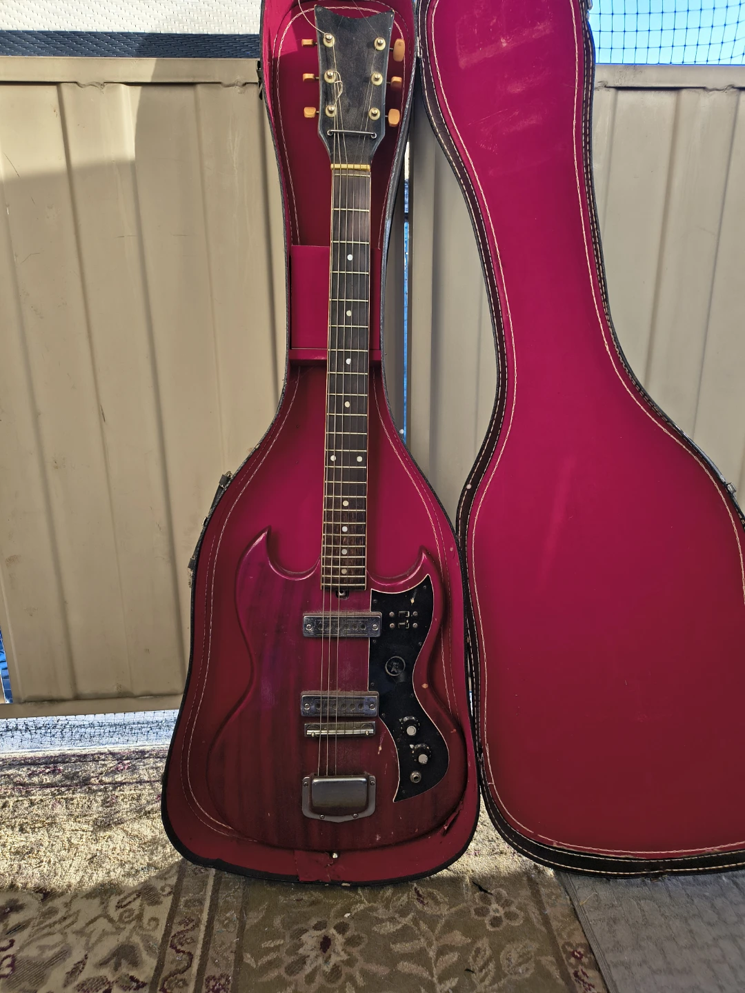 Electronic guitar - photo 2