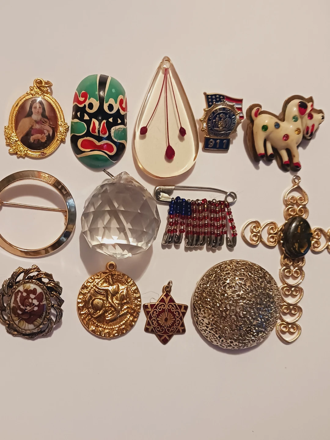 $10 EACH !! Assorted Vintage Pins and Pendants - photo 2