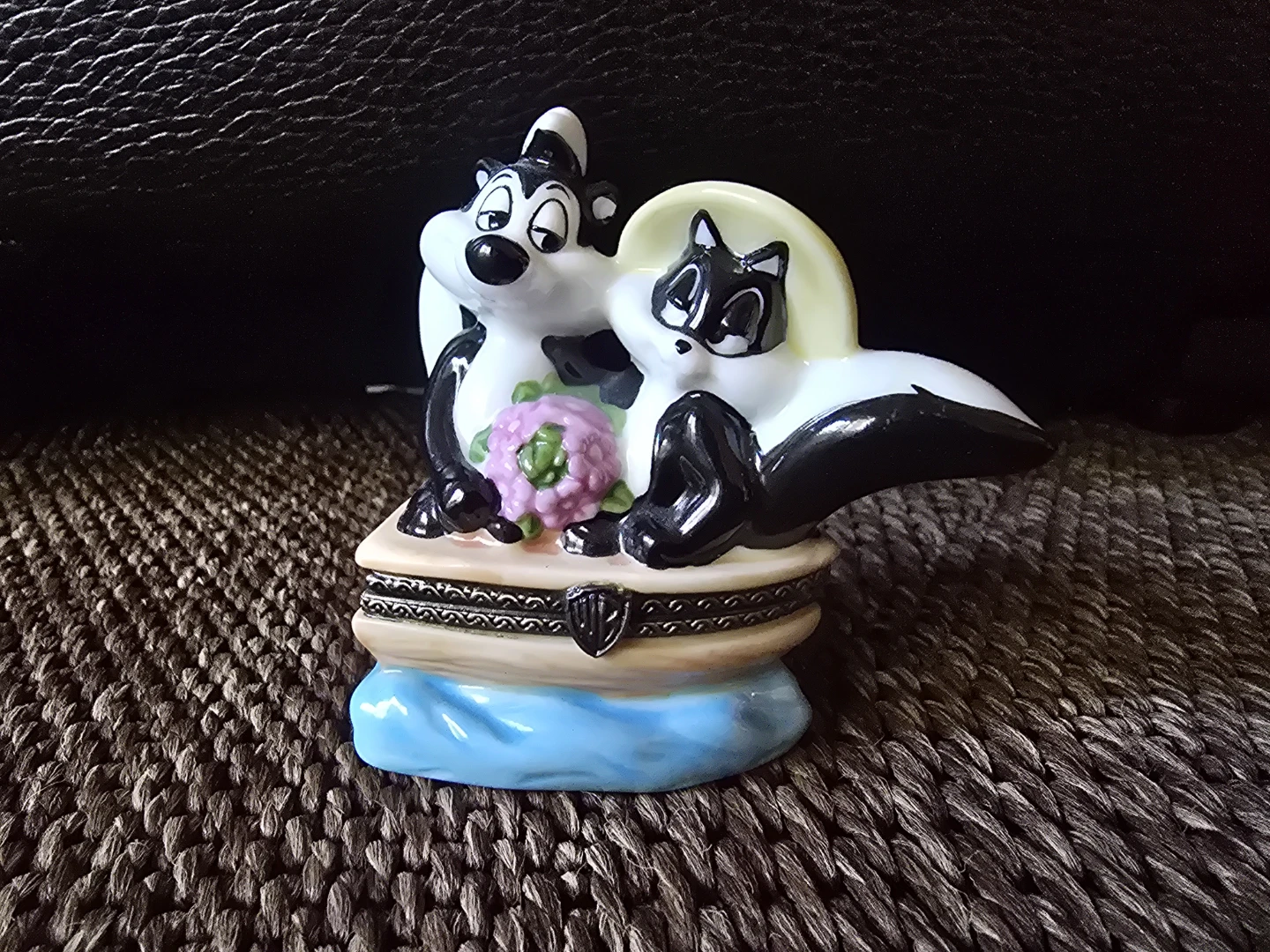 Warner Bros Pepee Le Pew Ceramic Trinket Box - photo 2