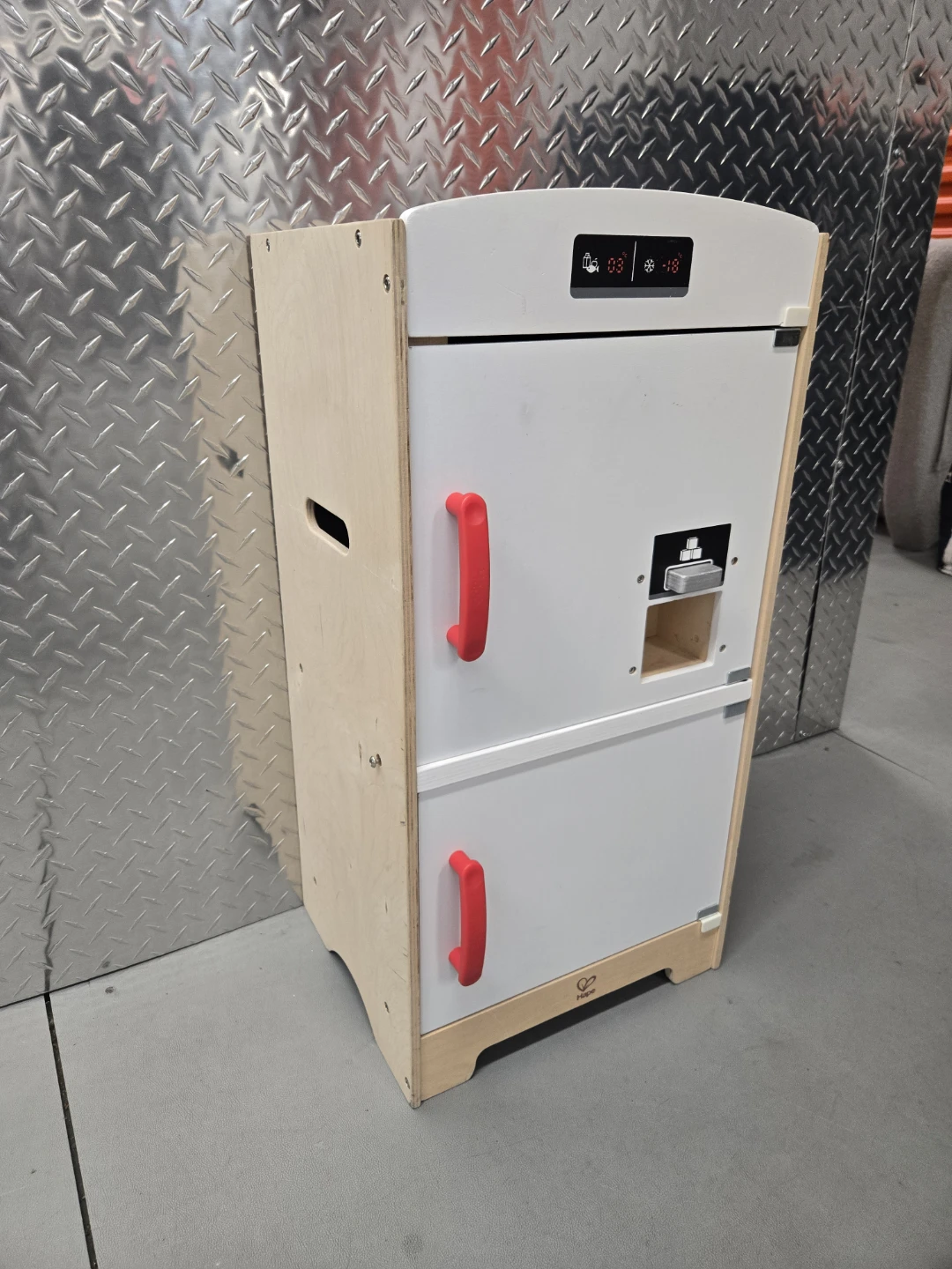 Hape Wooden Play Kitchen Refrigerator - photo 3