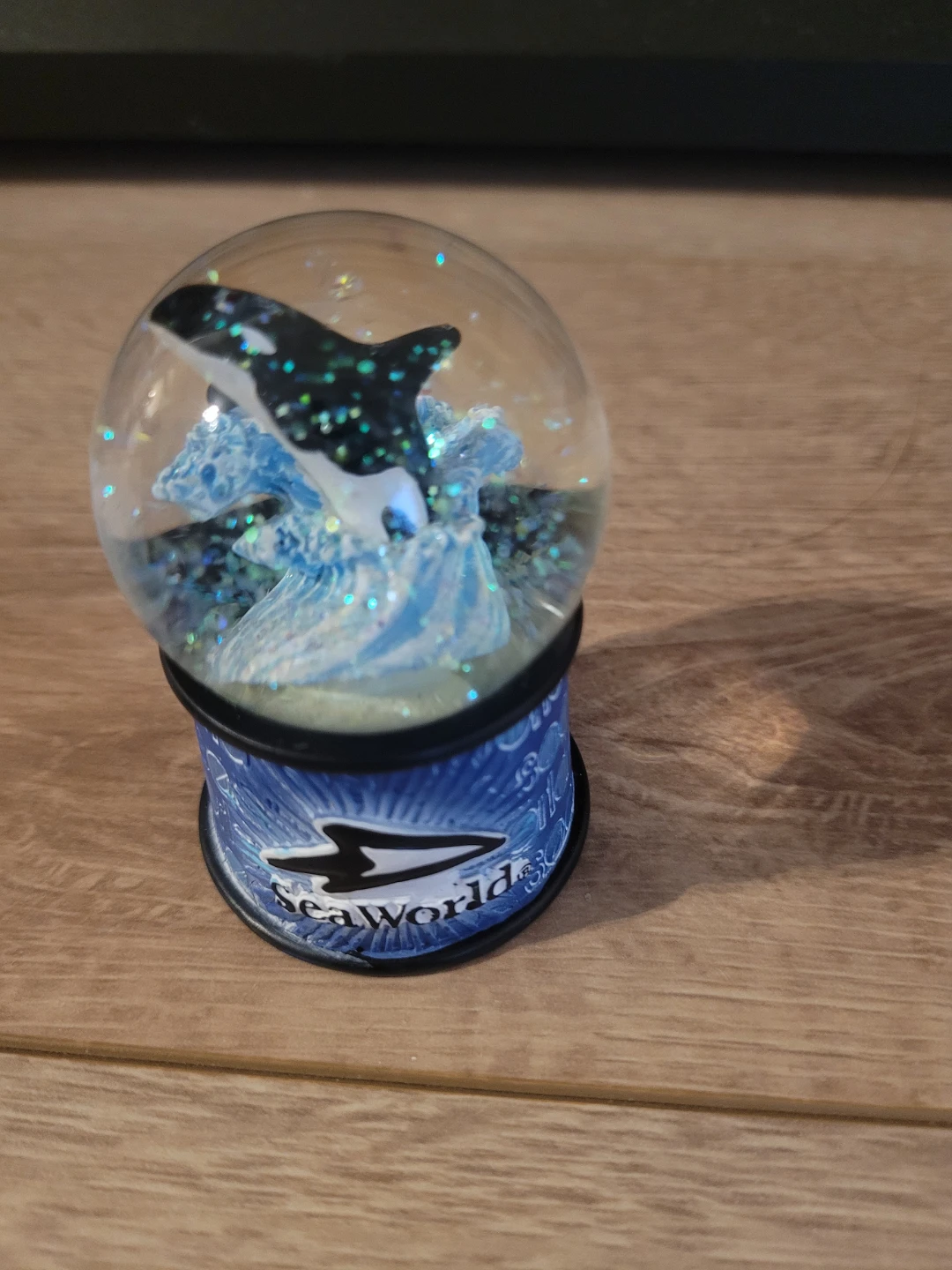 SeaWorld Orca Snow Globe - photo 2