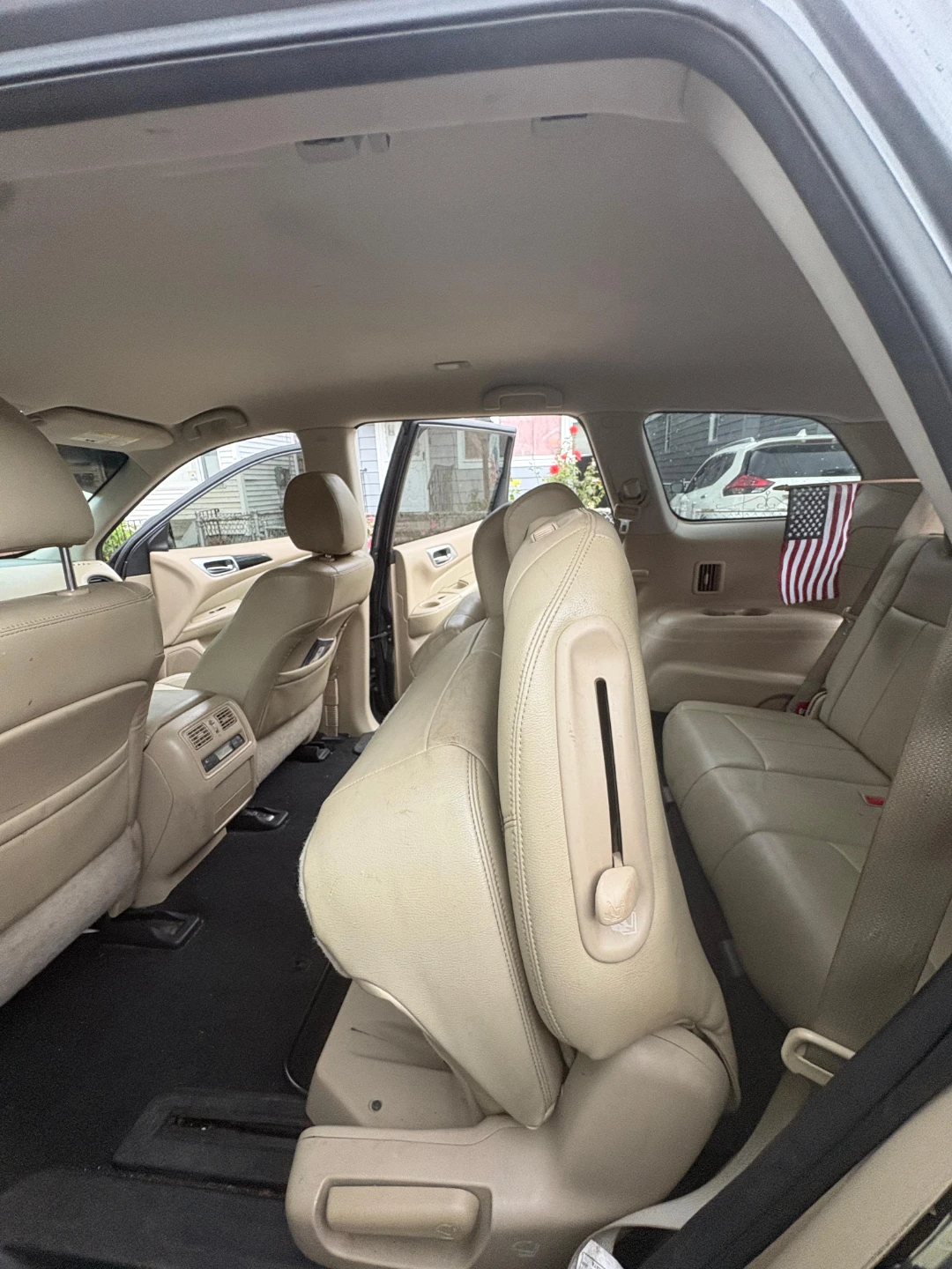 Nissan Pathfinder SUV - photo 3