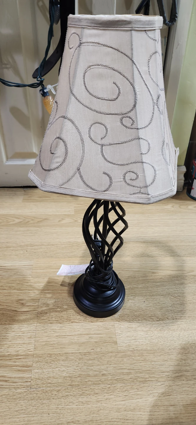 Table lamp with twisted black metal base - photo 2