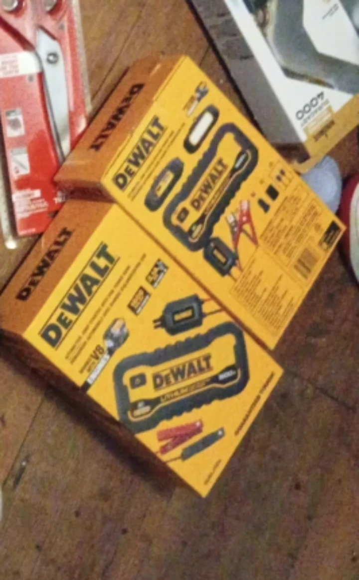 DeWalt 1600A Lithium Jump Starter