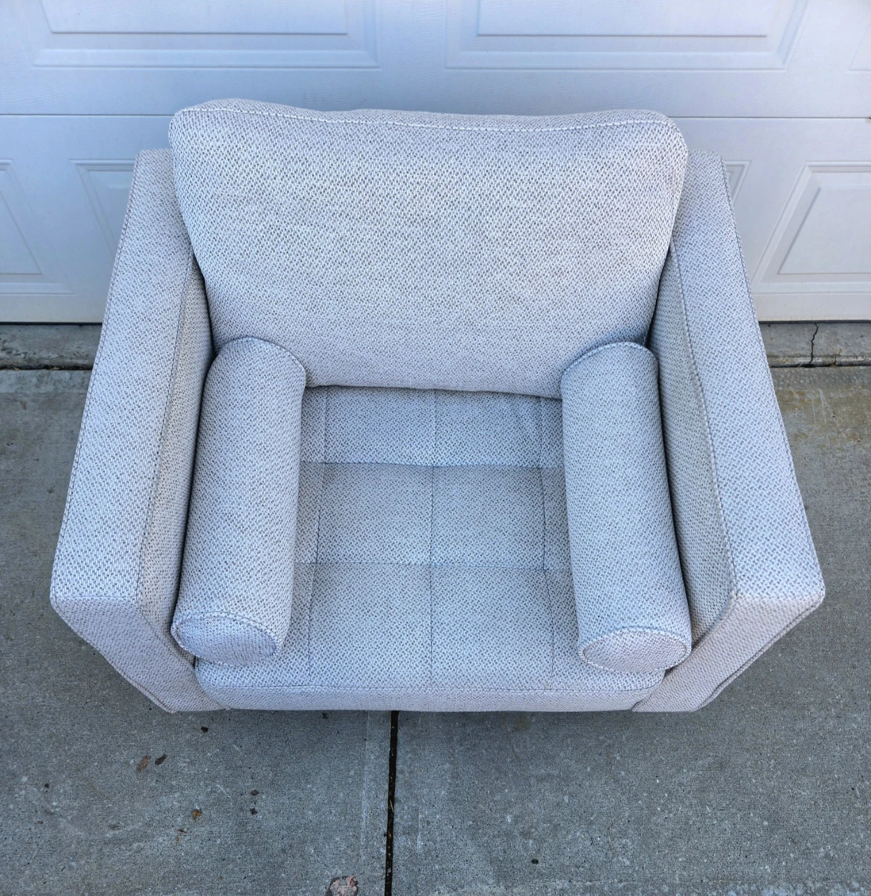 Structube Kinsey Modern Armchair. Like New from Showhome! - photo 3