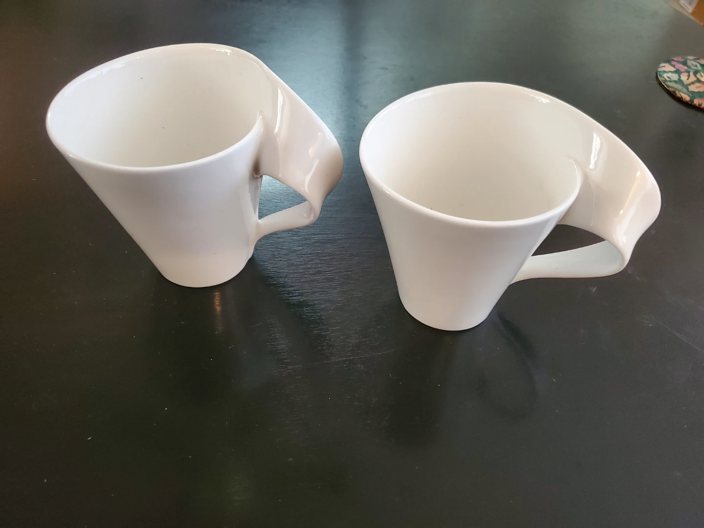 Set of 2 modern white mugs - photo 4
