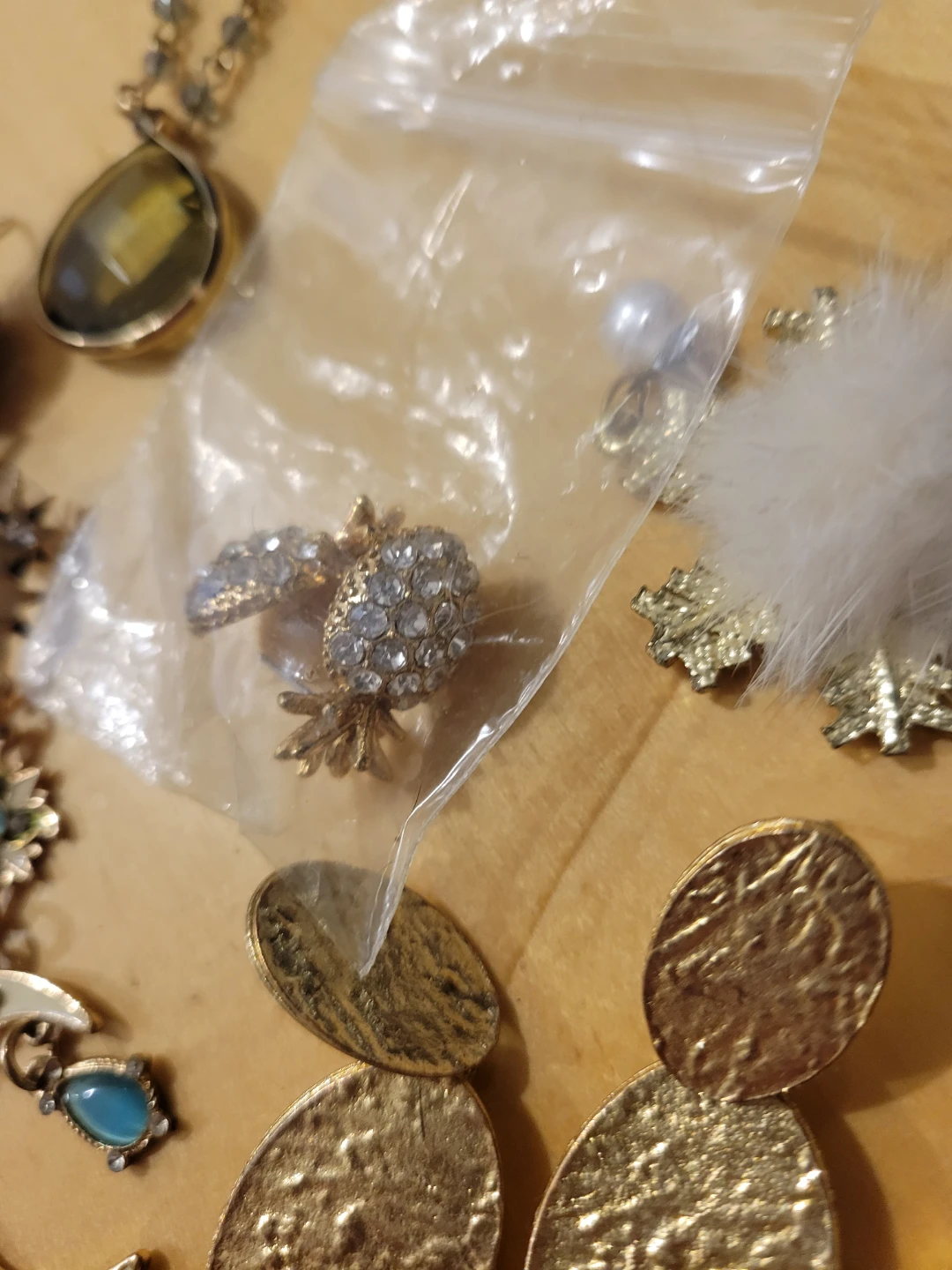 Assorted Fashion Jewelry Collection - photo 4