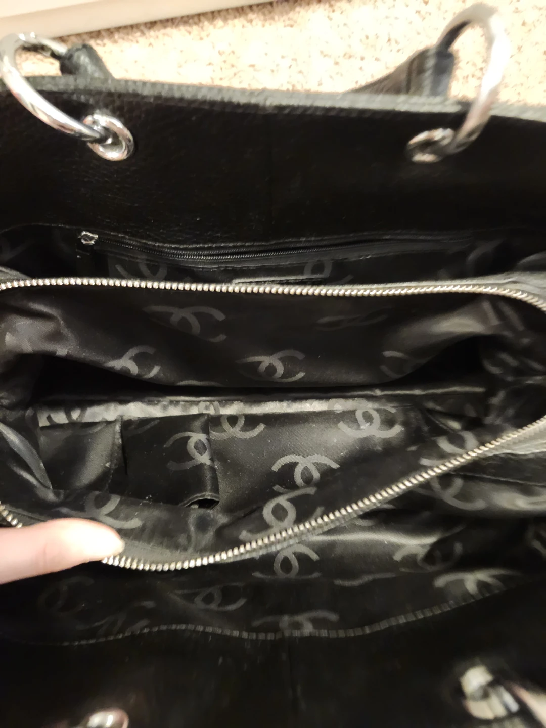 Chanel Black Quilted Leather Tote - photo 5