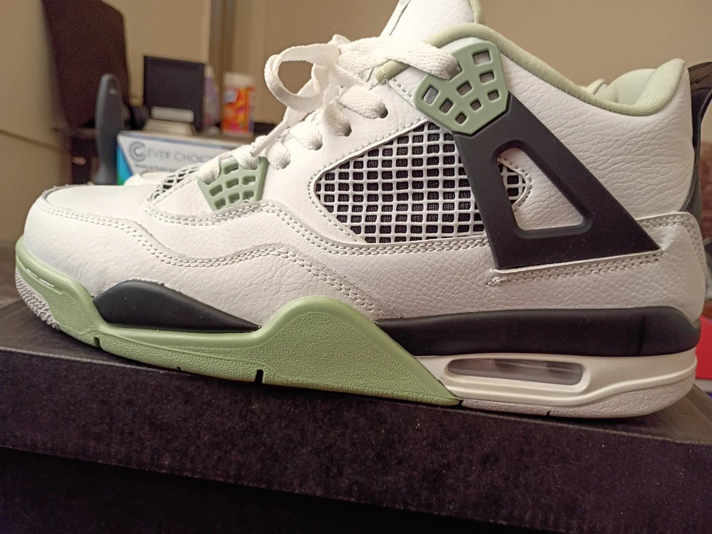 Air Jordan 4 Seafoam Sneakers mens size 9 - photo 3