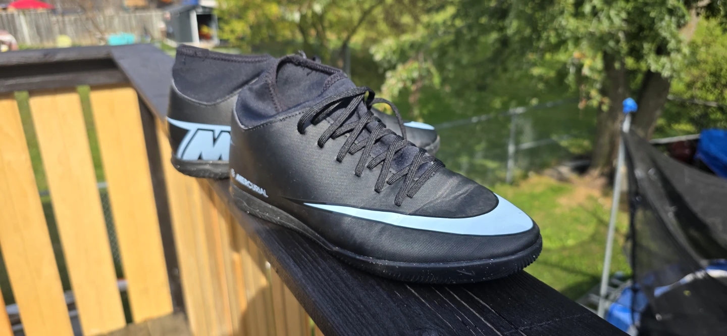 Nike Mercurial Soccer Shoes Size 9