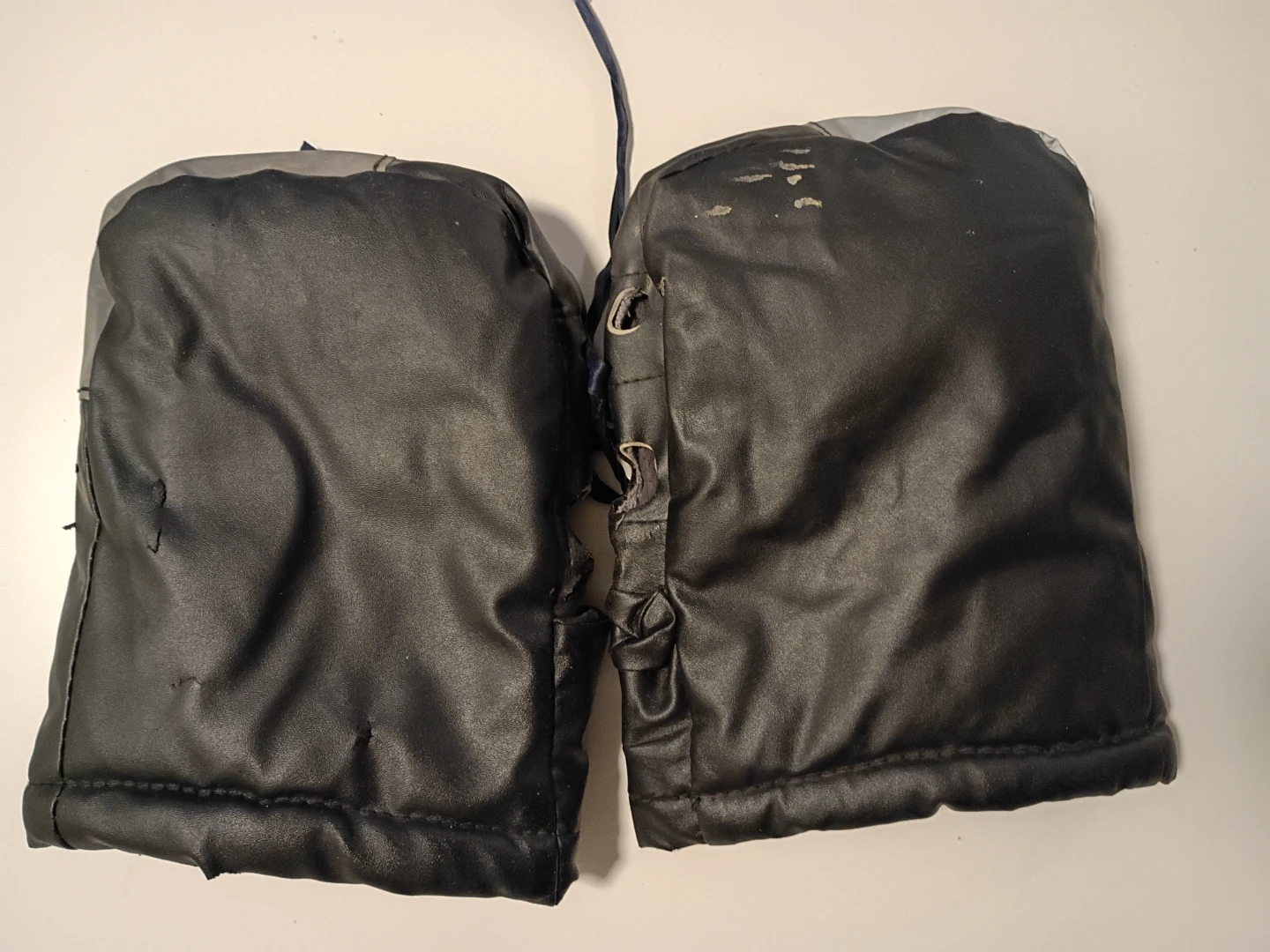 Pair of Black Protective Mitts for bike in the winter - photo 2