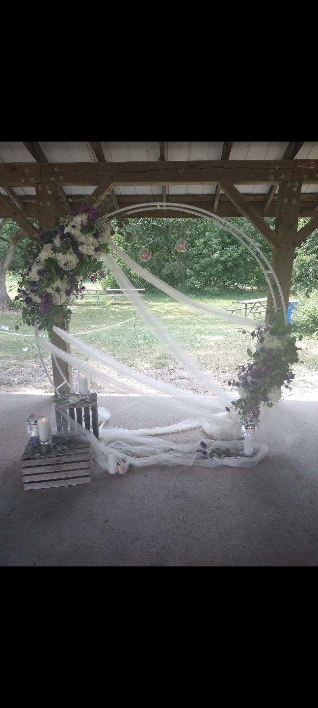 White Metal Circular Wedding Arch - photo 3