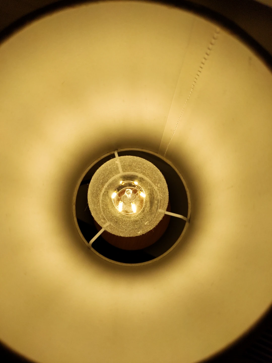 Table Lamp with USB Ports - photo 4