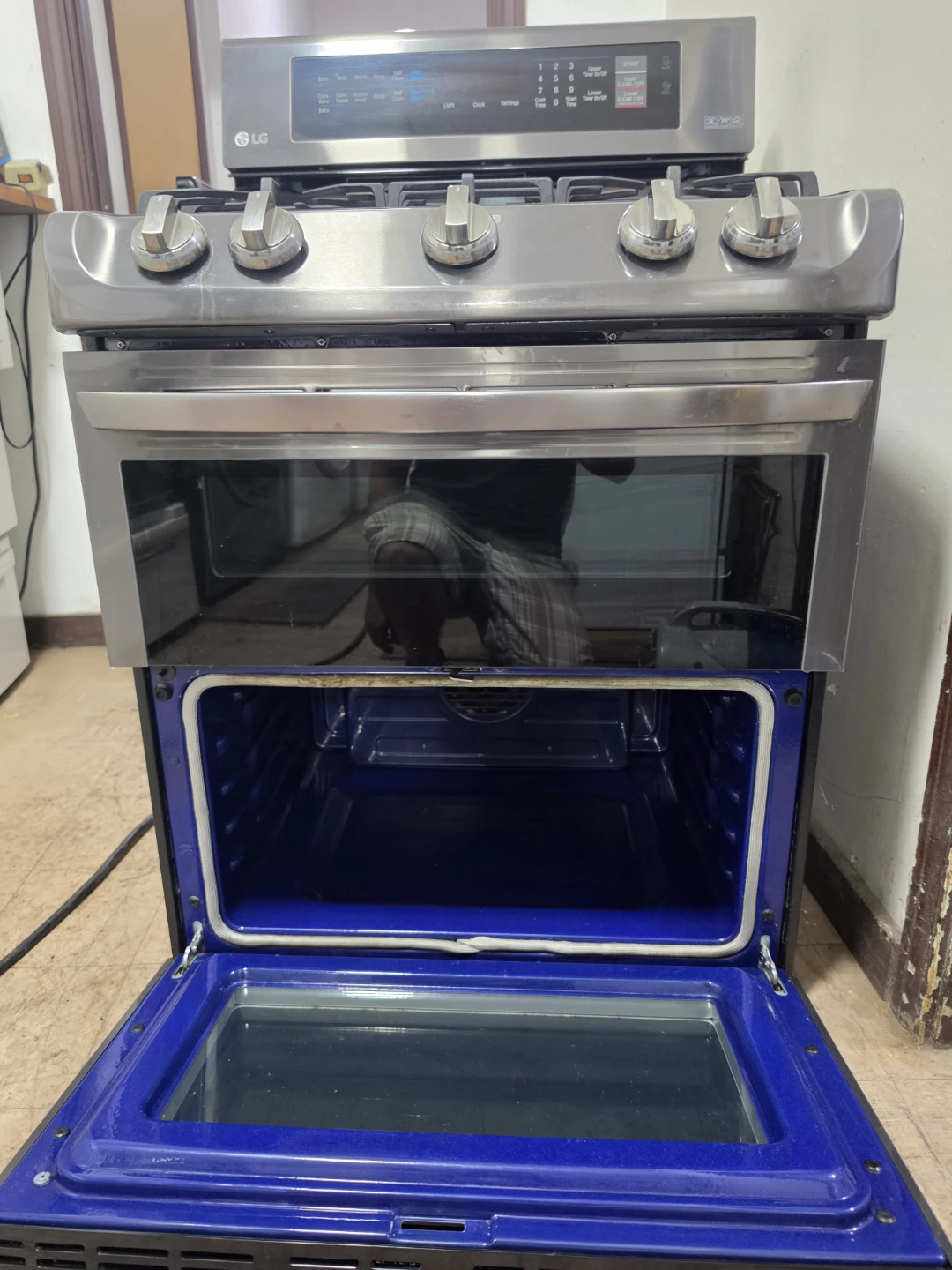 LG Gas Double Oven Range - photo 4