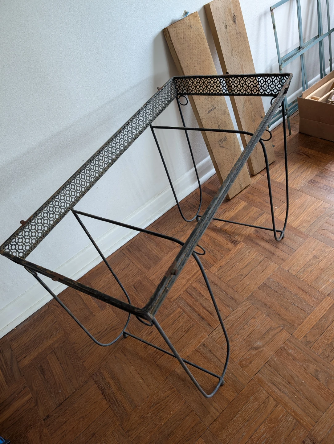 Metal plant stand/table - photo 3