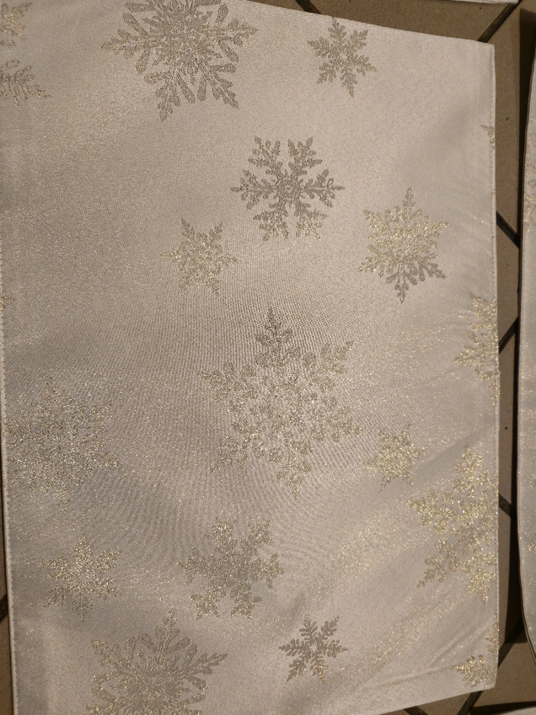 70 Pc Table Linen Lot – Placemats, Runners, Napkins & Holiday - photo 4