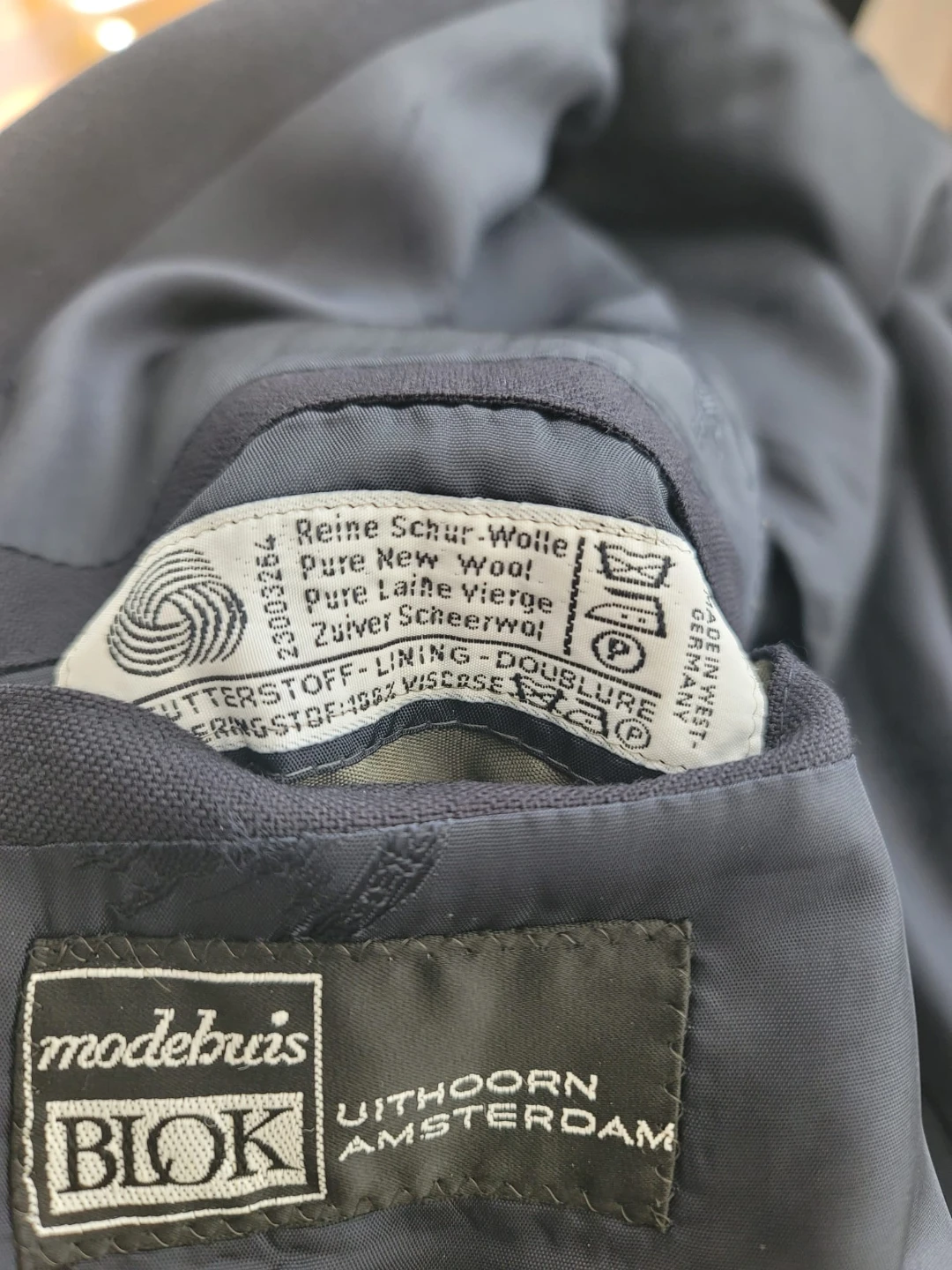 Burberrys Vintage Pure New Wool Navy Blazer - photo 2
