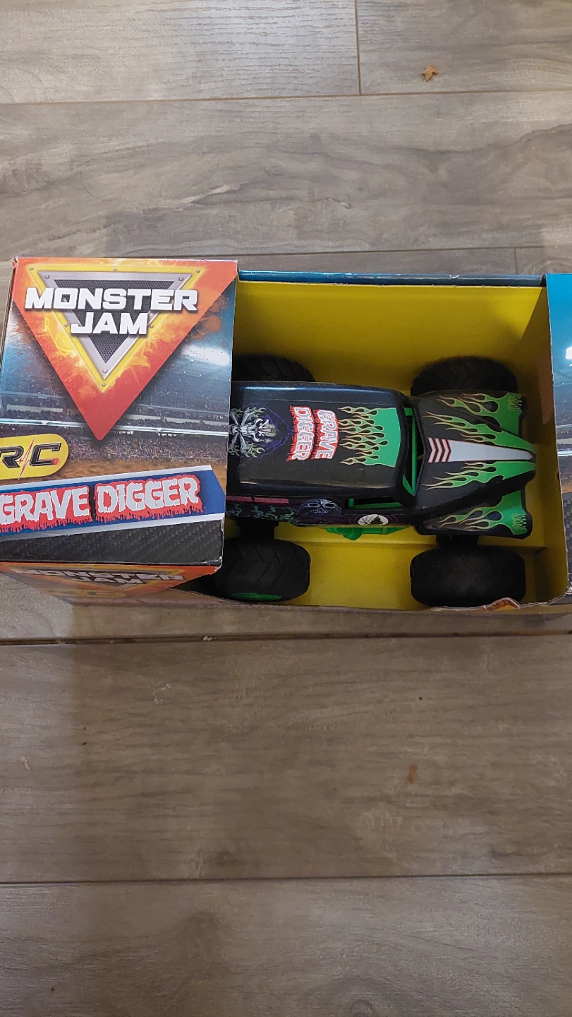 Monster Jam Grave Digger RC Truck - photo 2