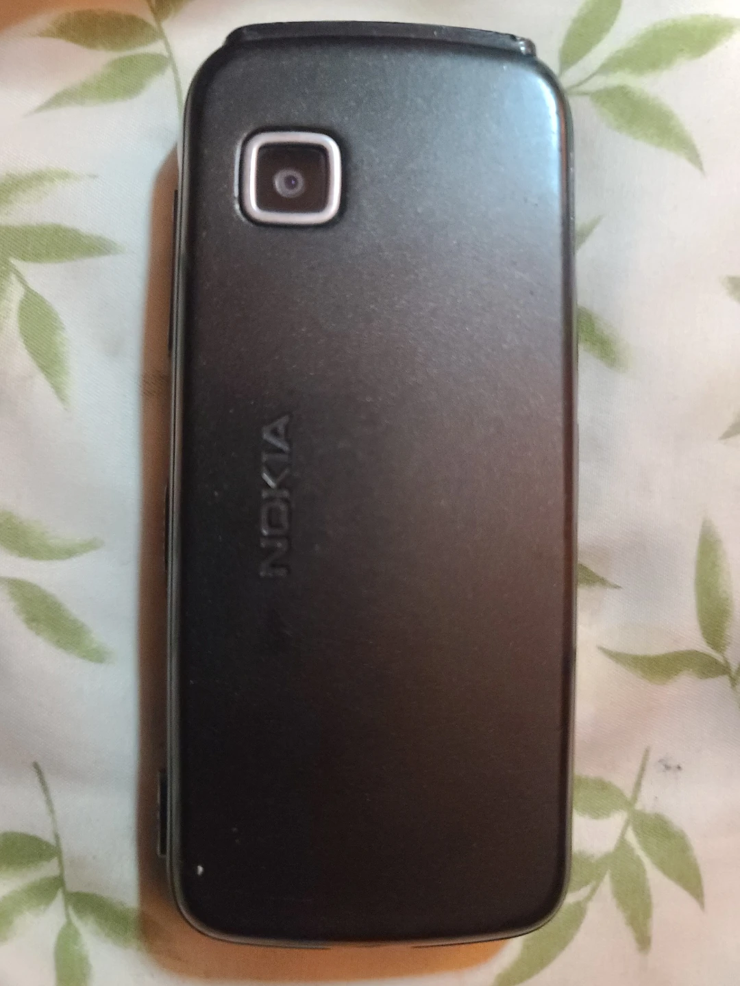Black Nokia Smartphone - photo 2