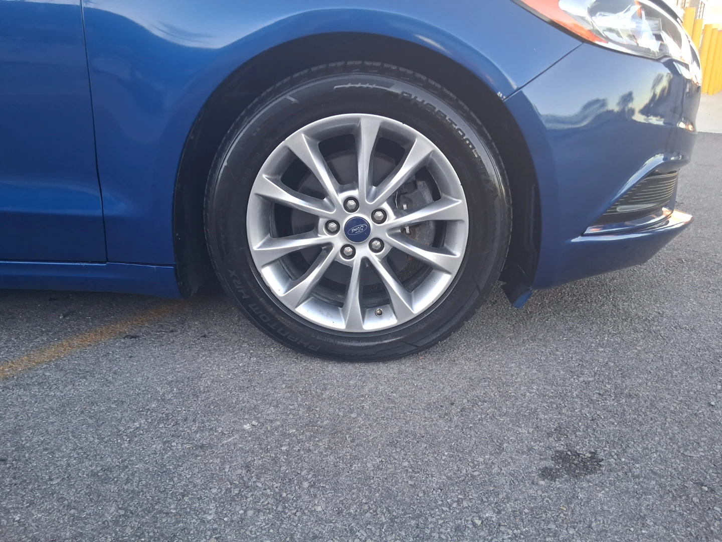Blue Ford Fusion SE - photo 4