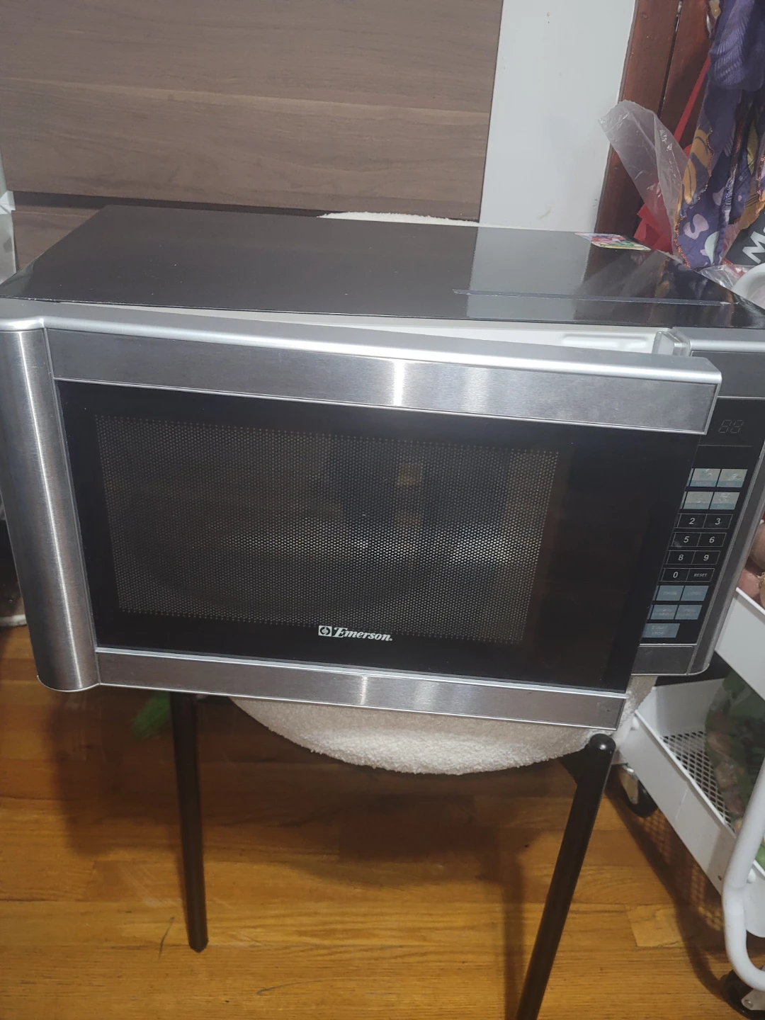 Emerson Microwave Oven