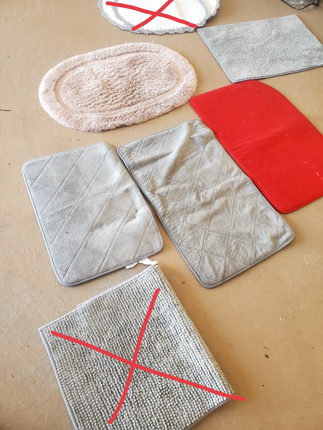 Assorted Bathroom Bath Mats - photo 3
