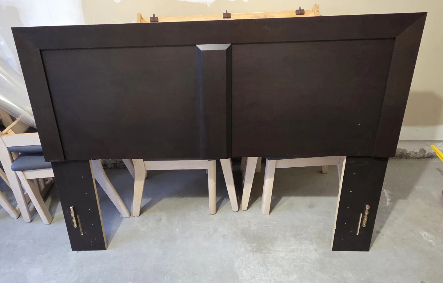 Bedframe - Adjustable (Queen or Full) - READ