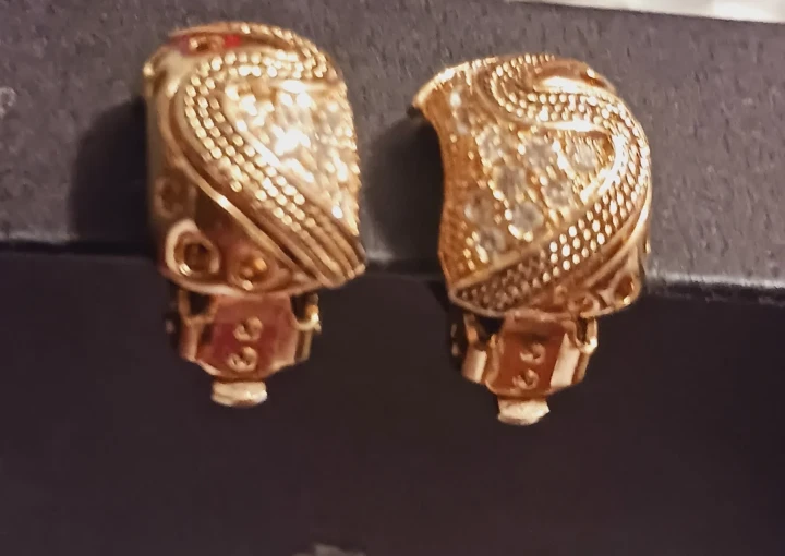 Gorgeous GRACE KELLY Gold Tone Rhinestone Clip-On Earrings - photo 2
