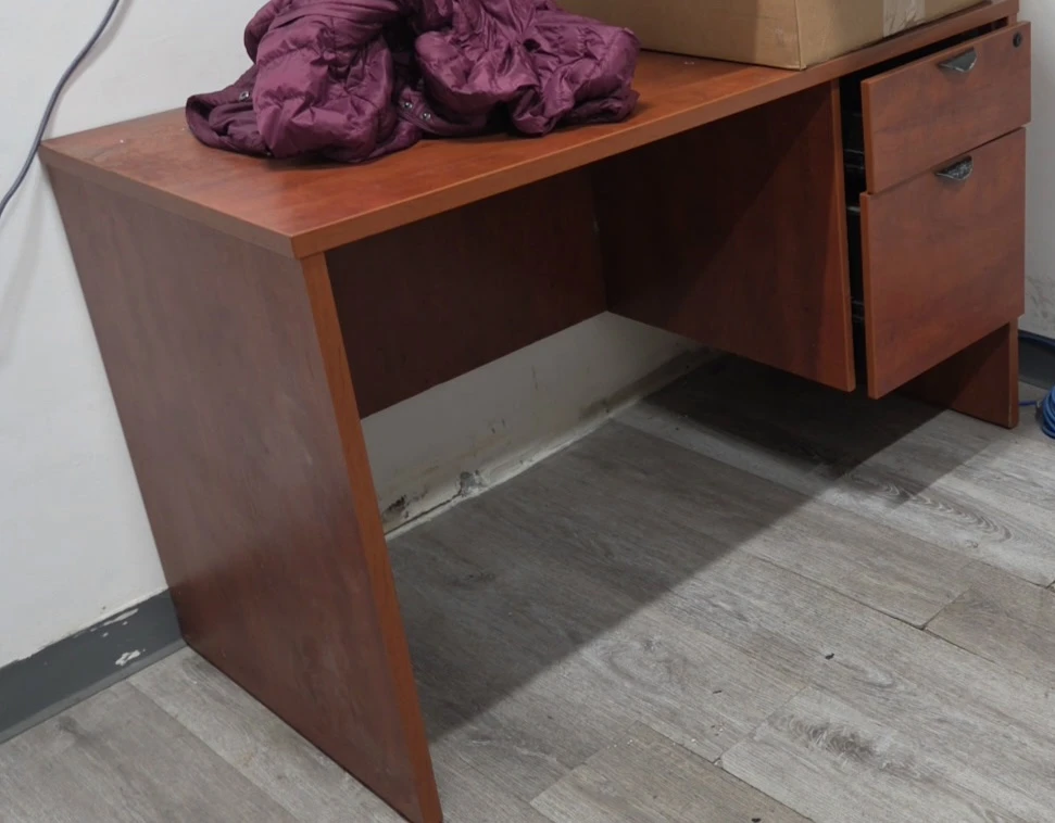 L-Shaped Executive Office Desk with Hutch - photo 2