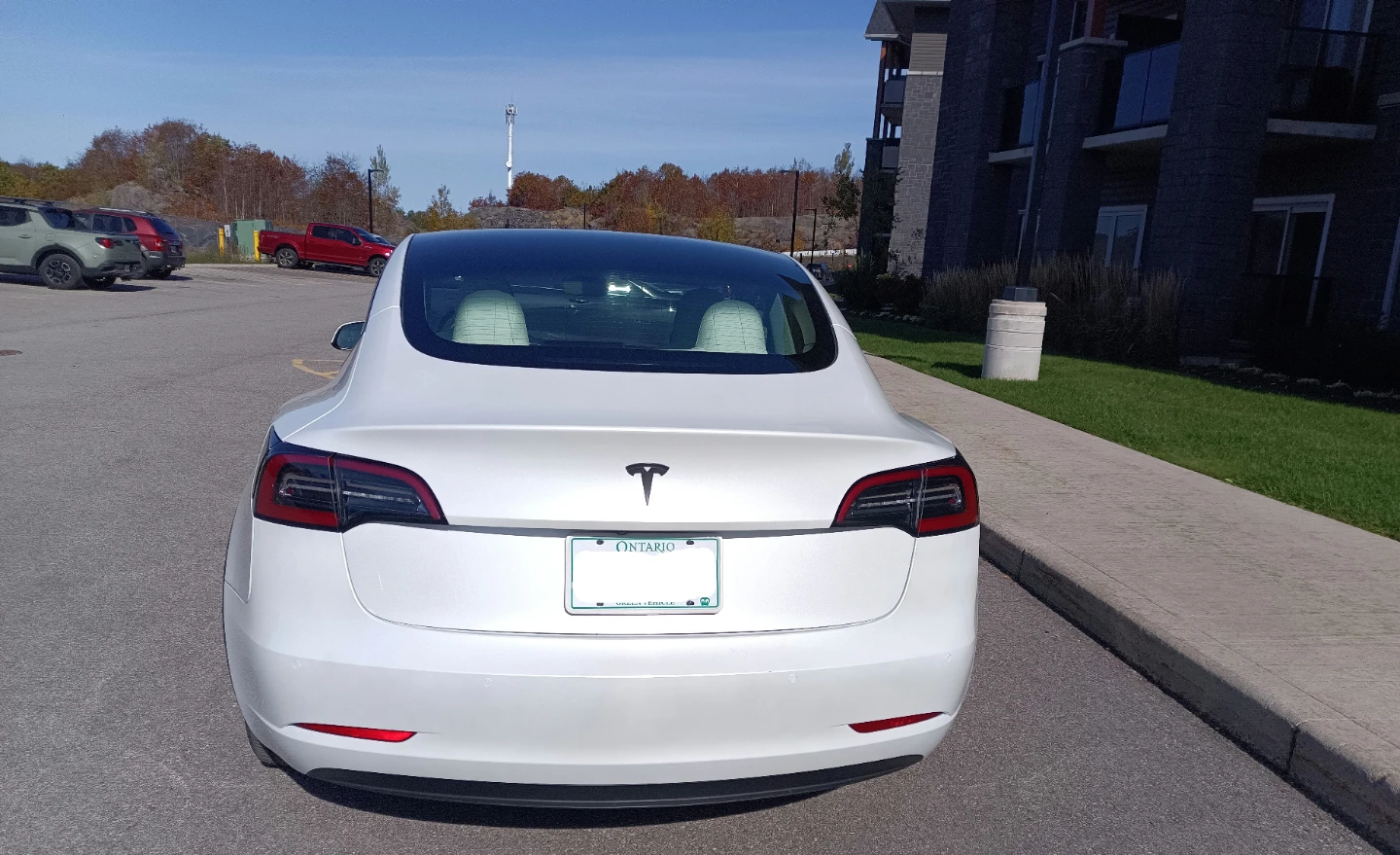 Tesla Model 3 - photo 3