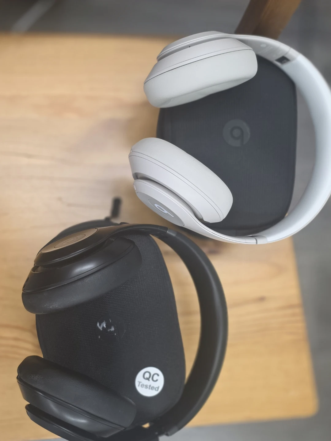Beats Studio Pro Wireless Headphones – Black & White - photo 3