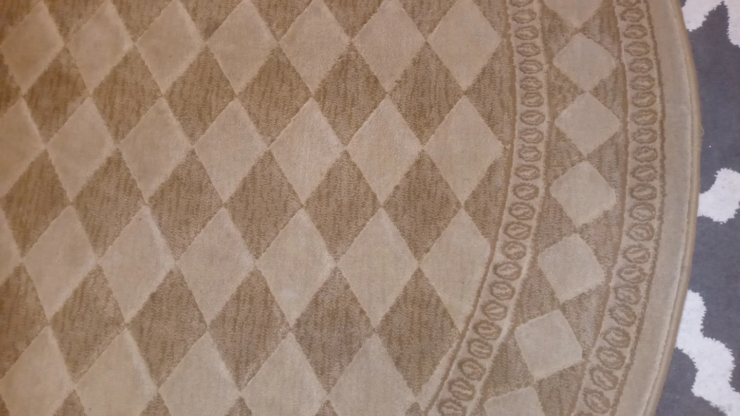 Round Tan Diamond Pattern Area Rug - photo 3