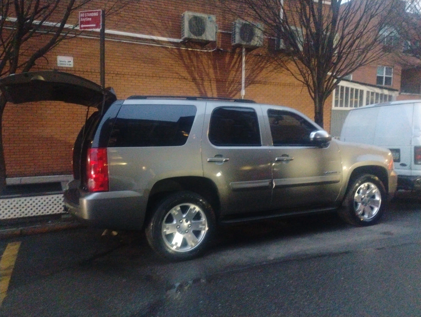 2007 GMC YUKON LT - photo 5