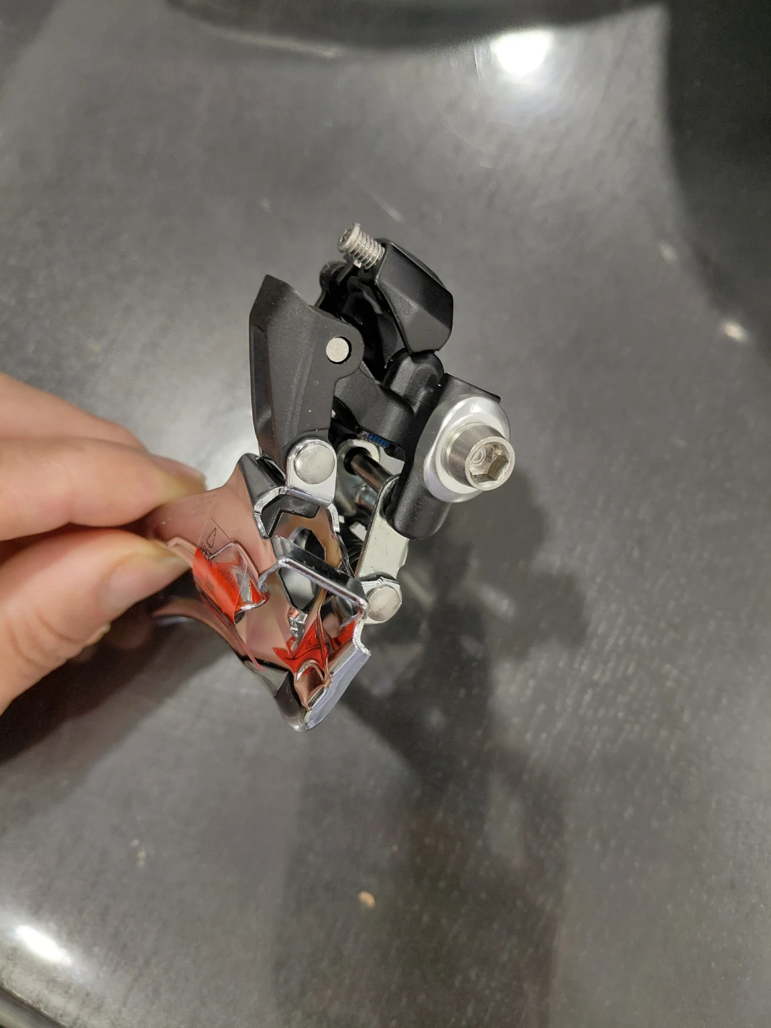 New Shimano 105 front derailer 12 speed - photo 3