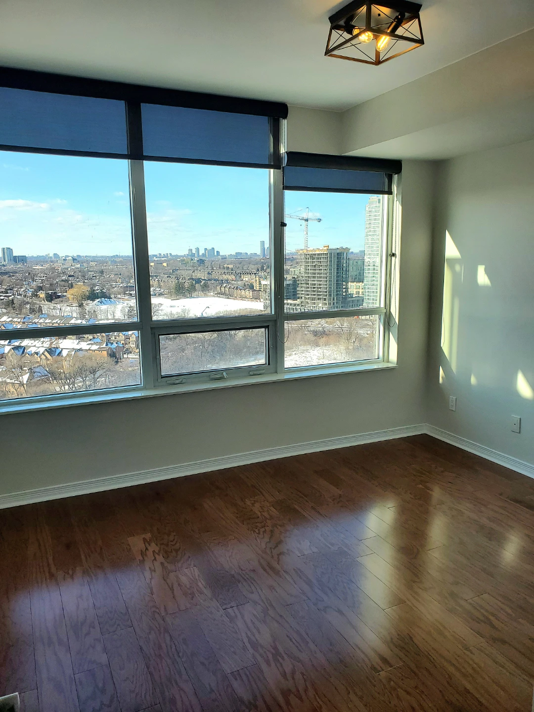Large 1 Bed Condo neat Parklawn & Lakeshore - photo 4