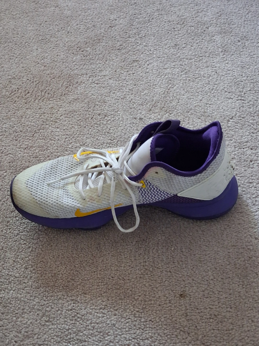 Nike LeBron Witness Basketball Shoes - photo 3